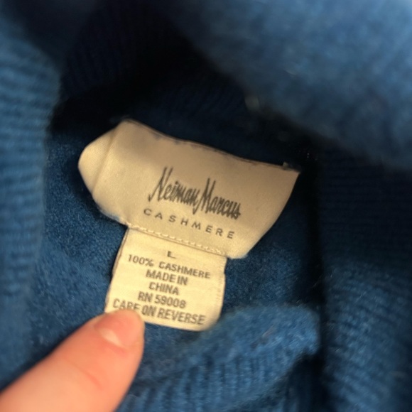 Neiman Marcus Deep Blue Turtleneck Sweater - Picture 2 of 5